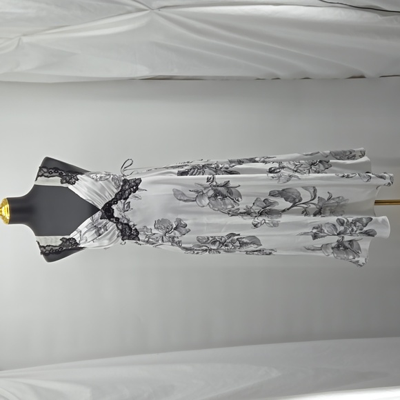 Soma Other - Soma Intimates Gown and Robe Black White Sexy Lace Accents Ties on Side Size L